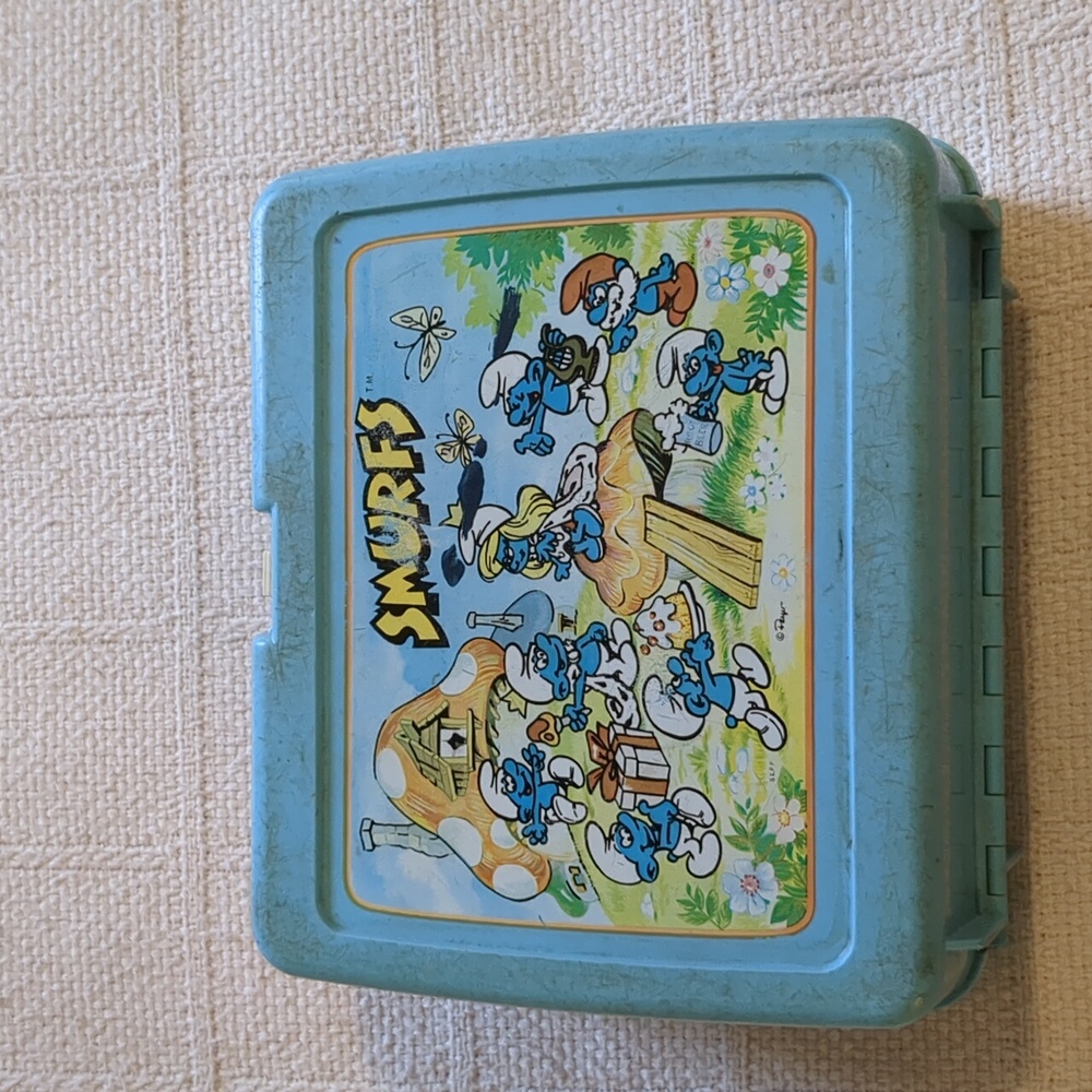 Vintage Smurf plastic thermos lunch box!